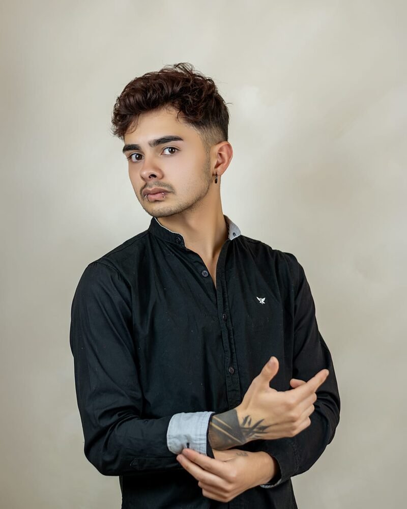 Estiven Martínez, micropigmentador de Divina Mirada